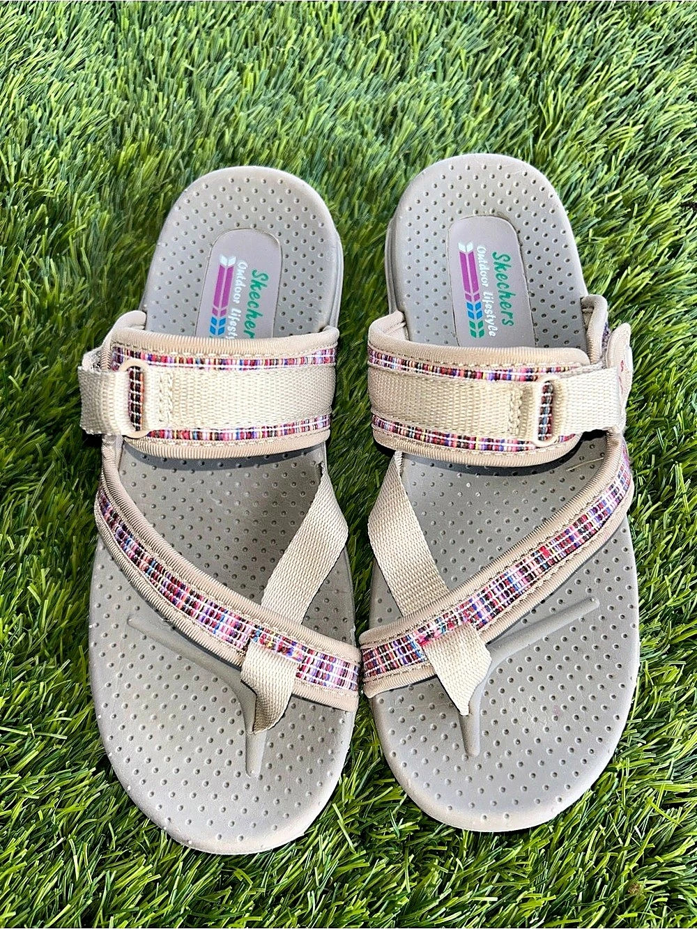 Skechers Reggae All Natural Plaid Strap Sandals in Gray & Beige US 7